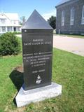 Monument en hommage aux missionnaires de Sacré-Coeur. Vue avant