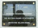 Plaque des Soeurs Missionnaires de Notre-Dame-d'Afrique. Vue avant