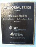 Plaque du monument L'Homme-Rivière. Vue avant