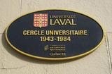 Plaque du cercle universitaire de l'Université Laval. Vue avant