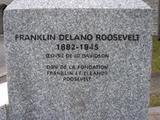 Plaque du buste de Franklin Delano Roosevelt. Vue avant