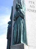 Monument de Saint-Joseph et l'Enfant-Jésus. Détail. Vue latérale