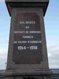 Monument des Braves. Vue de détail inscription avant