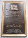Plaque du centenaire de la Banque de Montréal. Vue avant