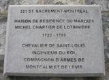 Plaque de la maison de résidence du marquis Michel Chartier de Lotbinière. Vue avant