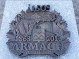 Plaque du 150e anniversaire d'Armagh (2013). Vue de détail du bronze