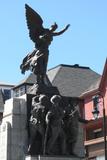 Monument aux Braves-de-Sherbrooke. Vue des trois soldats et de l'ange en bronze
