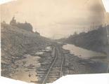 Centrale hydroélectrique de Saint-Timothée. Vue de l'intérieur du Canal de Beauharnois au centre-ville de Salaberry-de-Valleyfiled. Travaux pour en augmenter la profondeur (vers 1910).