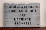 Plaque de Nicolas Audet dit Lapointe. Vue avant
