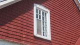 Maison Bouchard. Vue de détail. Fenêtre et mur-pignon