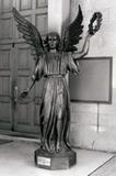 Sculpture (Ange tenant une couronne)