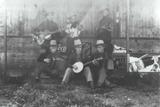 Pratique de l'accordéon diatonique à Montmagny. Orchestre improvisé pendant la guerre au camp militaire de Montmagny en 1939.