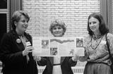 Création du Conseil du statut de la femme. Claire Bonenfant, deuxième présidente, avec une édition de La Gazette des femmes, 1981.