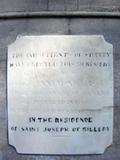 Plaque du père Ennemond Massé (version anglaise). Vue avant