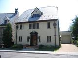 1272, Redpath Crescent. Vue avant