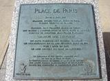Plaque du monument Dialogue avec l'histoire. Vue avant