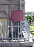 Plaque de l'ancien édifice des douanes. Vue avant