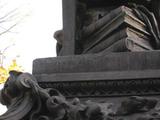 Sculpture du monument de François-Xavier Garneau. Détail. Vue avant