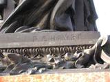 Sculpture du monument de François-Xavier Garneau. Détail. Vue avant