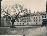 Aile de la Procure. Quartier Vieux-Québec - Rue Sainte-Famille - Séminaire de Québec -  - Vue du côté cour, 1925, Collection initiale, P600,S6,D1,P381, (Tiré de www.banq.qc.ca)