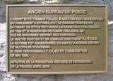 Plaque de l'ancien bureau de poste. Vue avant