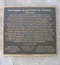 Plaque de Monseigneur Joseph-Clovis K.-Laflamme. Vue avant
