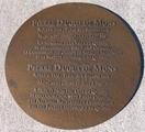 Plaque de Pierre Du Gua de Monts. Vue avant