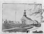 Presbytère Curé-Lucien-Pageau. L'église Notre-Dame-de-Lorette et les presbytère vers 1900.