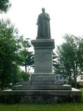 Monument d'Antoine Girouard,Vue avant