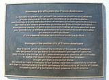 Plaque en hommage à la ville mère des Franco-Américains. Vue avant