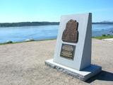 Plaque en hommage à la ville mère des Franco-Américains. Vue d'ensemble
