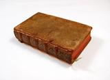 Livre (Les vies des hommes illustres de Plutarque : traduites en vers françois, avec des remarques historiques et critiques par Mr. Dacier (Tome IV)). Extérieur de l'imprimé