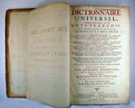 Livre (Dictionnaire universel : contenant généralement tous les mots françois tant vieux que modernes, et les termes des sciences & des arts... (Tome I)). Page de titre