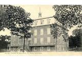 Collège Dina-Bélanger. Photographie prise autour de 1910. Carte postale.