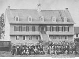 Collège Dina-Bélanger. Photographie d'archives prise vers 1910.