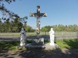 Cimetière de Saint-Anselme. Vue générale du calvaire situé au fond du cimetière