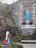 Sanctuaire de la Vierge-de-Lourdes. Détail de la statuaire