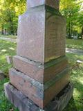 Monument de l'honorable R. E. Caron