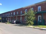 2-36, rue East Park. Angle façade-côté droit