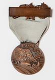 Médailles (Médailles des fêtes du Centenaire de la colonisation du Saguenay de 1938). Médaille avec ruban gris, Vue avant