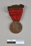 Médailles (Médailles des fêtes du Centenaire de la colonisation du Saguenay de 1938). Médaille avec ruban rouge, Vue avant