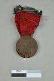 Médailles (Médailles des fêtes du Centenaire de la colonisation du Saguenay de 1938). Médaille avec ruban rouge, Vue arrière