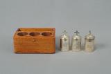 Ensemble de coffret et ampoules aux saintes huiles