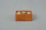 Ensemble de coffret et ampoules aux saintes huiles