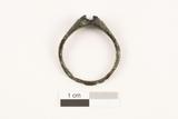 Bague. Côté A