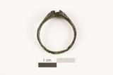 Bague. Côté B