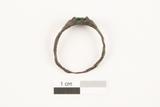 Bague. Côté B