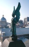 Statue (Ange à la trompette). Vue latérale
