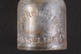 Pot à vaseline. Détail de l'inscription