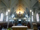 Église de Saint-Hilaire. Vue intérieure, du choeur vers la tribune arrière